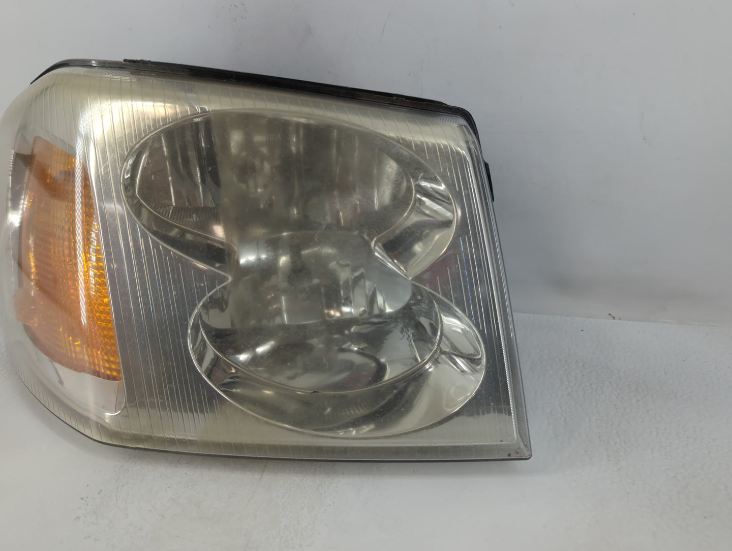 2002-2009 Gmc Envoy Passenger Right Oem Head Light Headlight Lamp - Oemusedautoparts1.com