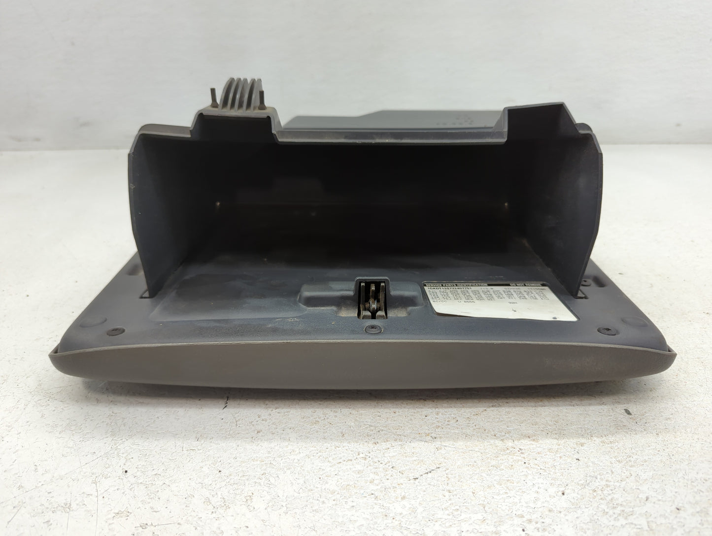 2002 Gmc Envoy Passenger Glove Box Door Storage Compartment - Oemusedautoparts1.com