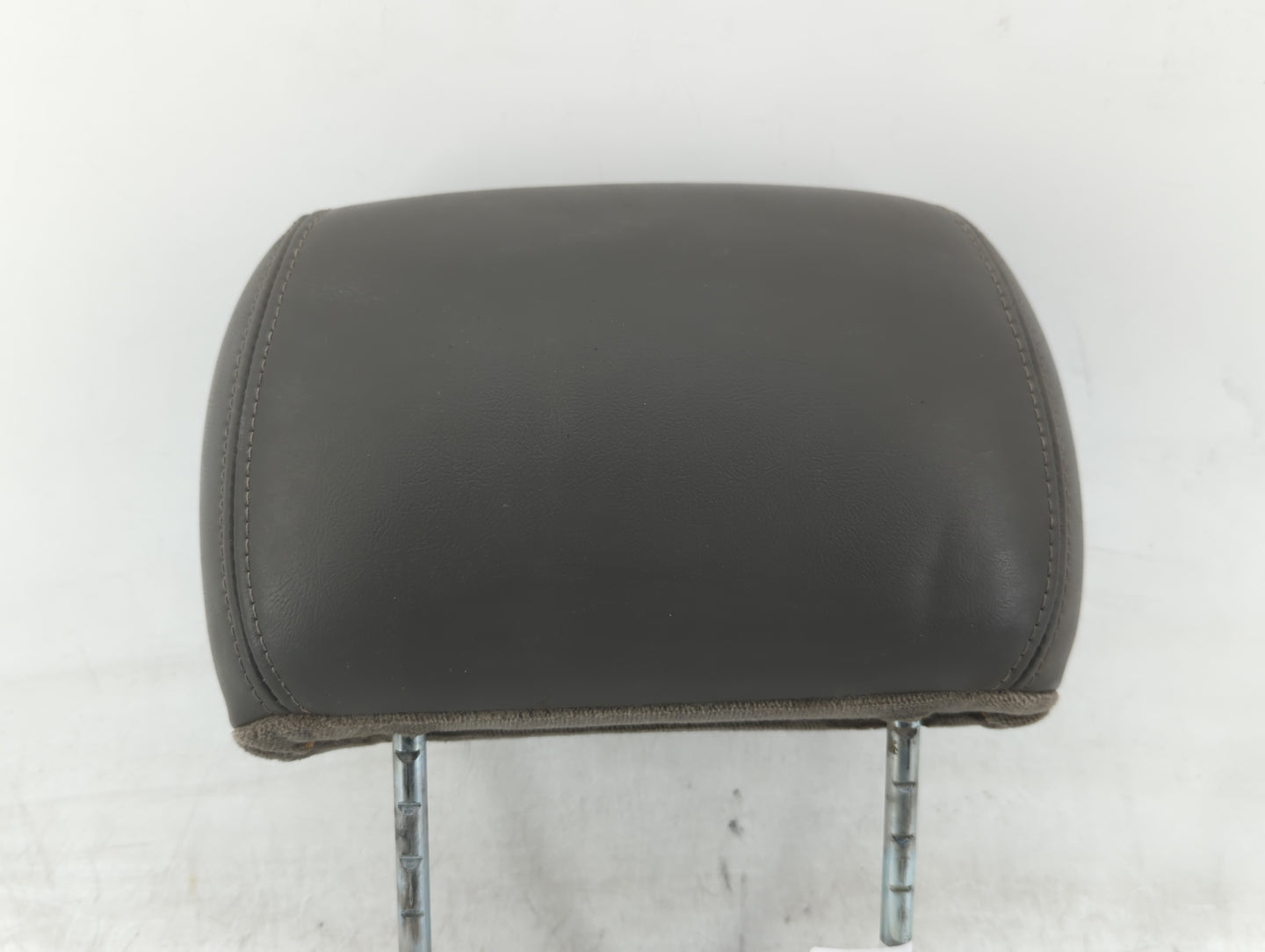 2002 Gmc Envoy Xl Headrest Head Rest Rear Seat Gray - Oemusedautoparts1.com