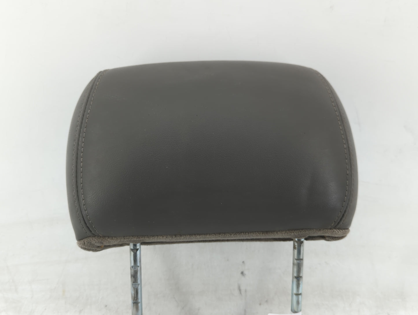 2002 Gmc Envoy Xl Headrest Head Rest Rear Seat Gray - Oemusedautoparts1.com