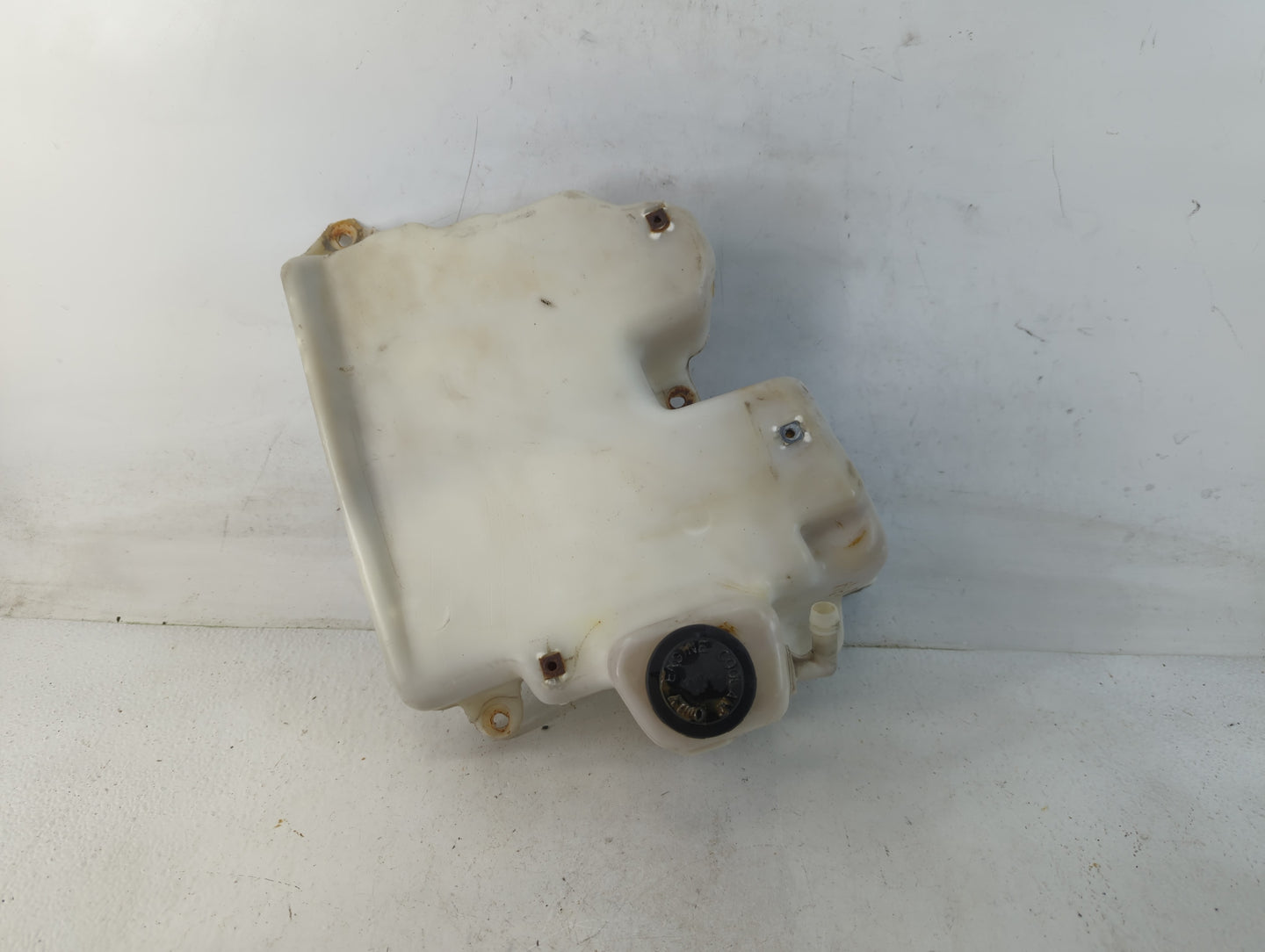 Gmc S10 Blazer Radiator Coolant Overflow Expansion Tank Bottle - Oemusedautoparts1.com