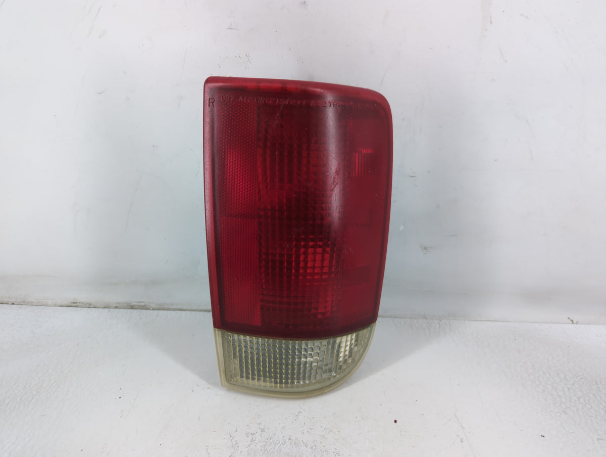 2002 Gmc S10 Blazer Tail Light Assembly Passenger Right OEM P/N:5978170 Fits OEM Used Auto Parts - Oemusedautoparts1.com