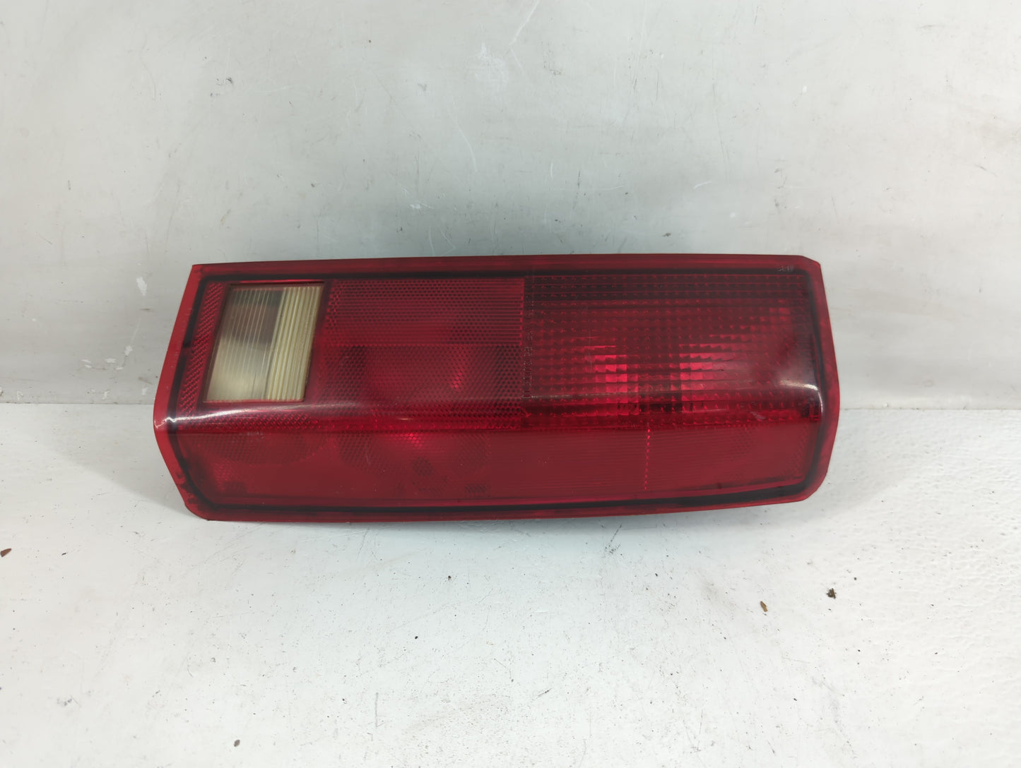 1985-2005 Gmc Safari Tail Light Assembly Passenger Right OEM P/N:16502448 Fits OEM Used Auto Parts - Oemusedautoparts1.com