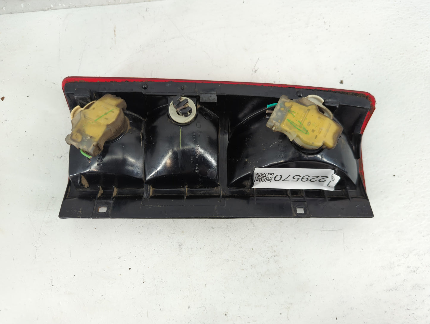 1985-2005 Gmc Safari Tail Light Assembly Passenger Right OEM P/N:16502448 Fits OEM Used Auto Parts - Oemusedautoparts1.com