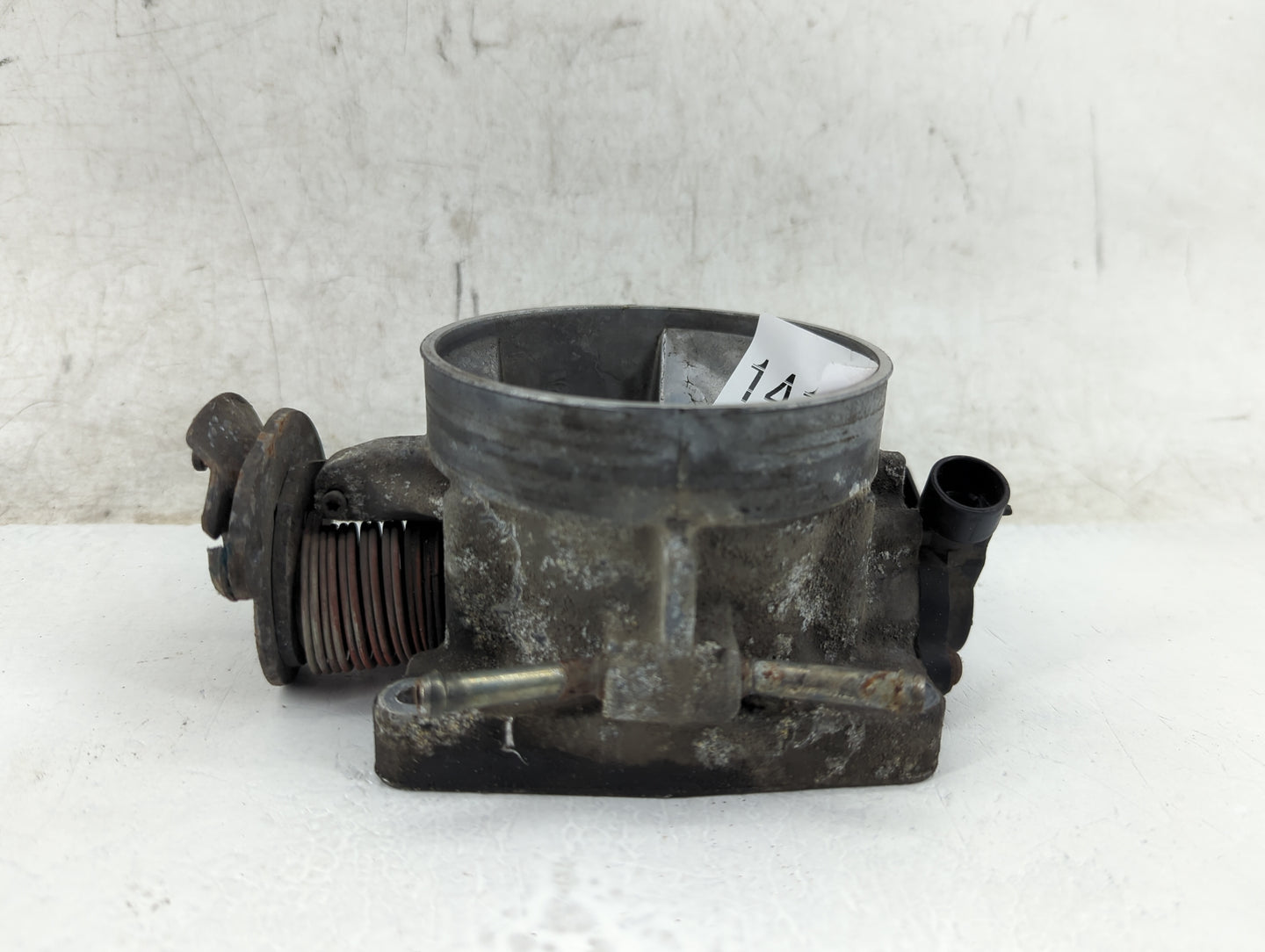 2002-2007 Gmc Sierra 1500 Throttle Body P/N:88984260 Fits Fits 2001 2002 2003 2004 2005 2006 2007 OEM Used Auto Parts - Oemu