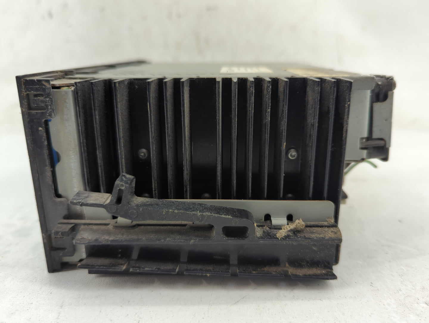 1999-2002 Gmc Sierra 1500 Radio AM FM Cd Player Receiver Replacement P/N:15071233 Fits OEM Used Auto Parts - Oemusedautopart