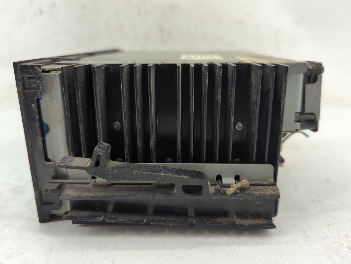 1999-2002 Gmc Sierra 1500 Radio AM FM Cd Player Receiver Replacement P/N:15071233 Fits OEM Used Auto Parts - Oemusedautopart