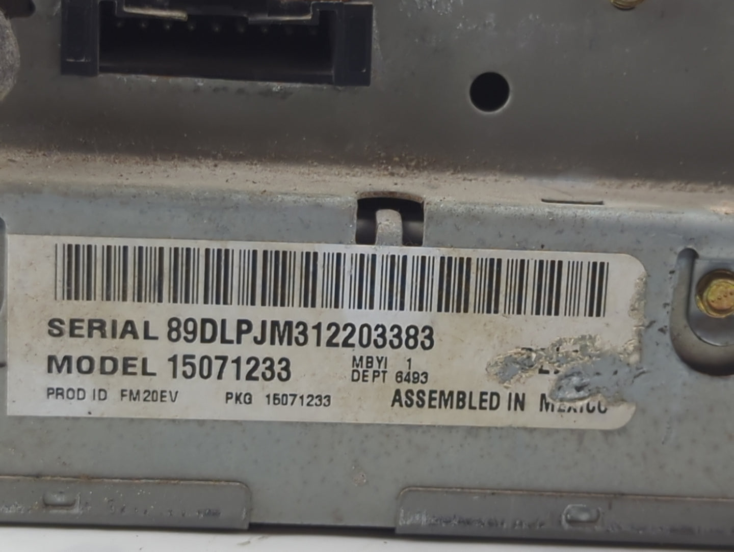1999-2002 Gmc Sierra 1500 Radio AM FM Cd Player Receiver Replacement P/N:15071233 Fits OEM Used Auto Parts - Oemusedautopart
