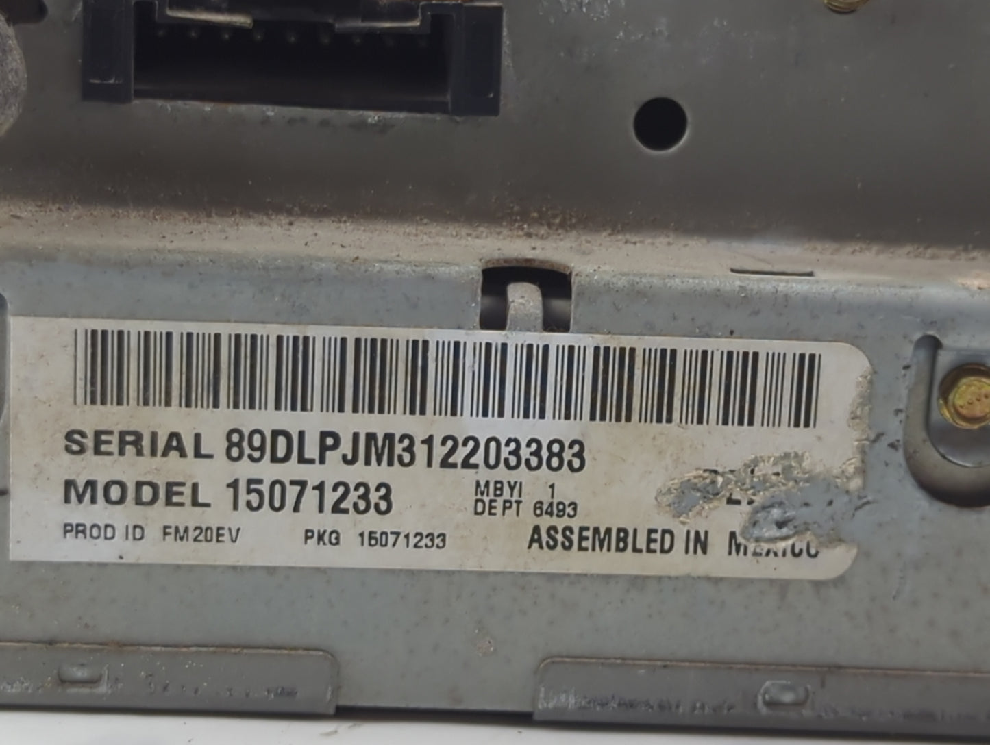 1999-2002 Gmc Sierra 1500 Radio AM FM Cd Player Receiver Replacement P/N:15071233 Fits OEM Used Auto Parts - Oemusedautopart