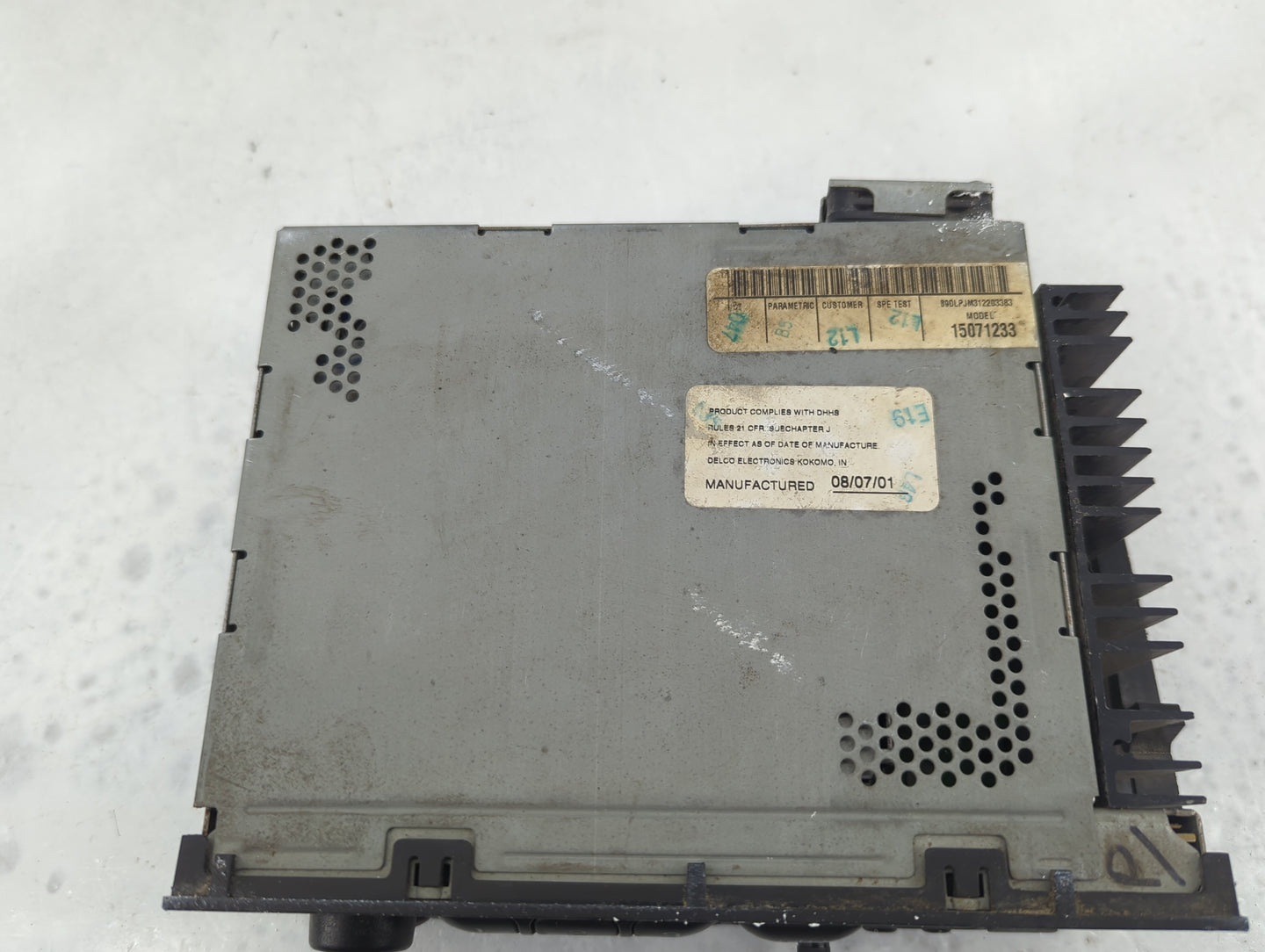1999-2002 Gmc Sierra 1500 Radio AM FM Cd Player Receiver Replacement P/N:15071233 Fits OEM Used Auto Parts - Oemusedautopart