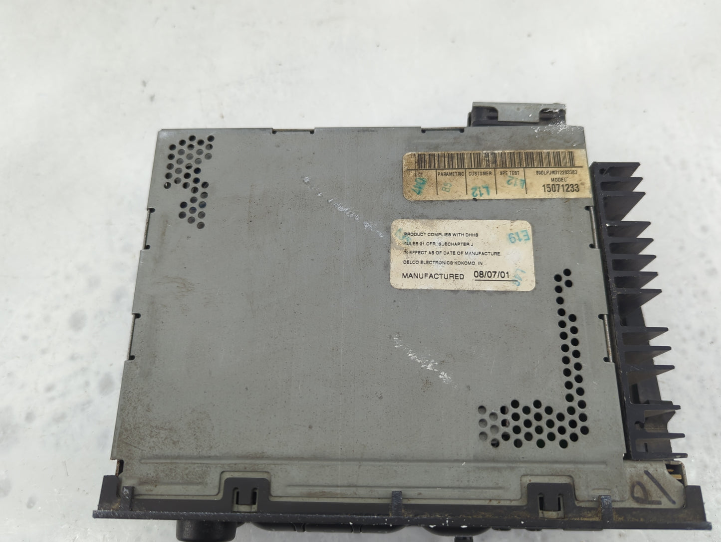 1999-2002 Gmc Sierra 1500 Radio AM FM Cd Player Receiver Replacement P/N:15071233 Fits OEM Used Auto Parts - Oemusedautopart