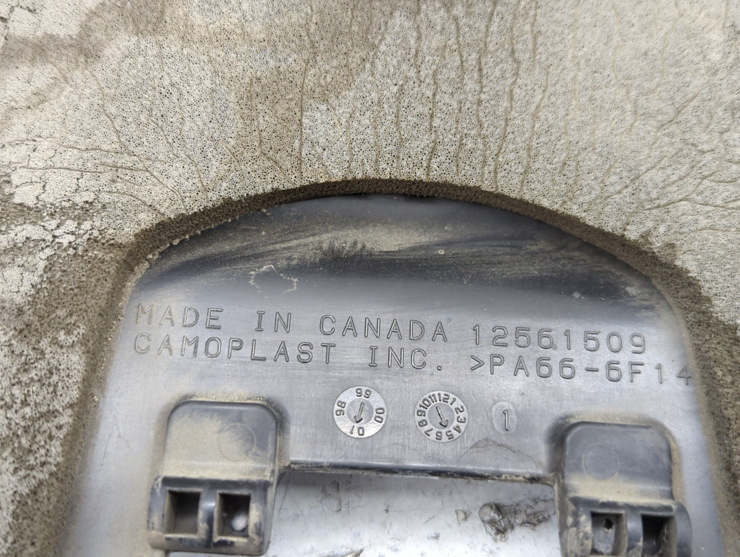 2002 Gmc Sierra 2500 Engine Cover - Oemusedautoparts1.com