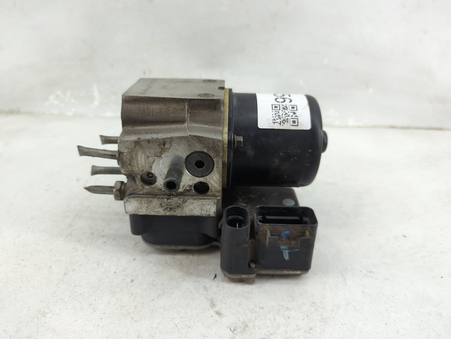 2000-2002 Gmc Yukon ABS Pump Control Module Replacement P/N:13451111 Fits Fits 2000 2001 2002 OEM Used Auto Parts - Oemuseda