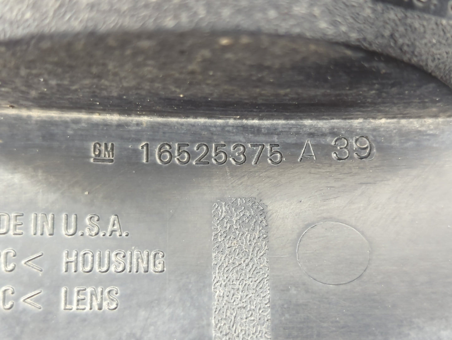 2000-2003 Gmc Yukon Xl Tail Light Assembly Driver Left OEM P/N:16525375 Fits Fits 2000 2001 2002 2003 OEM Used Auto Parts - 