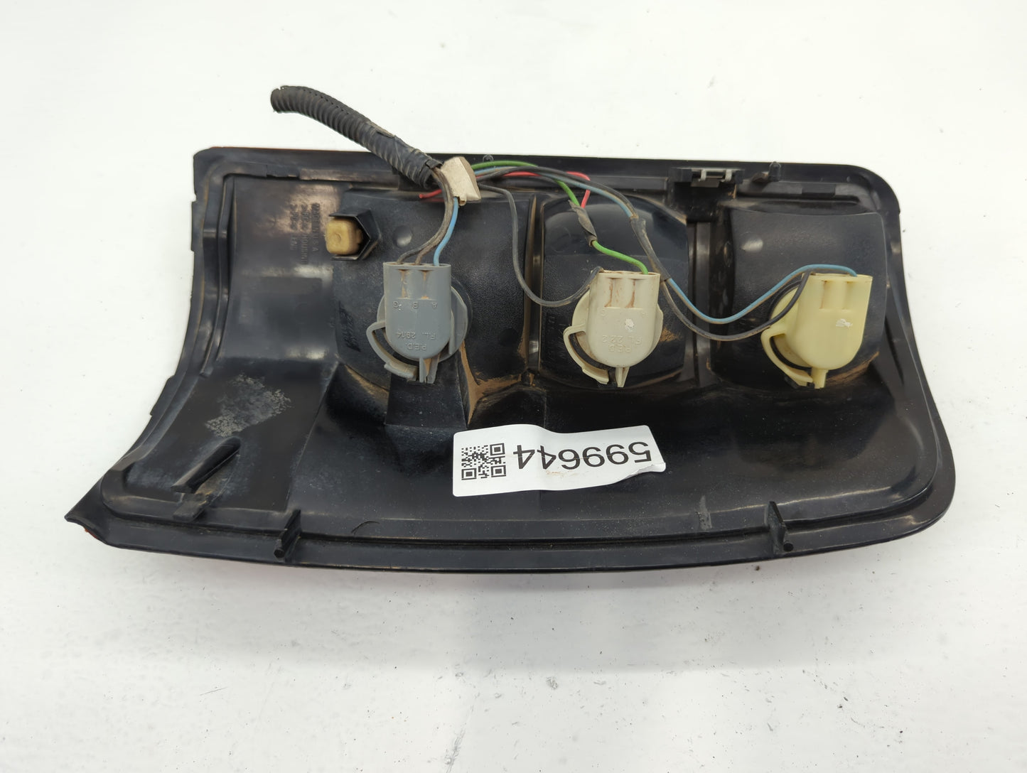 2000-2003 Gmc Yukon Xl Tail Light Assembly Driver Left OEM P/N:16525375 Fits Fits 2000 2001 2002 2003 OEM Used Auto Parts - 