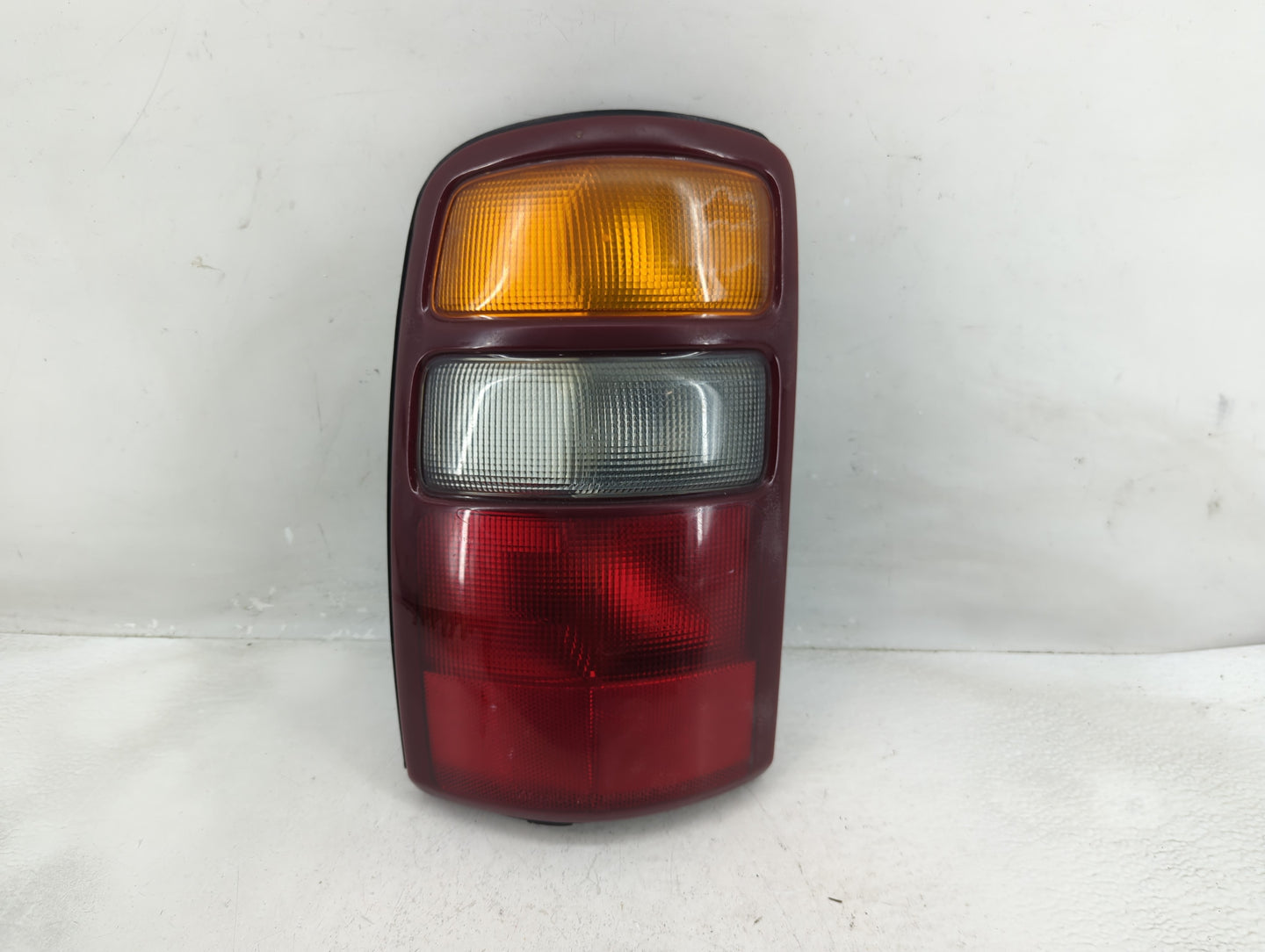 2000-2003 Gmc Yukon Xl 1500 Tail Light Assembly Driver Left OEM P/N:16525375 Fits Fits 2000 2001 2002 2003 OEM Used Auto Par