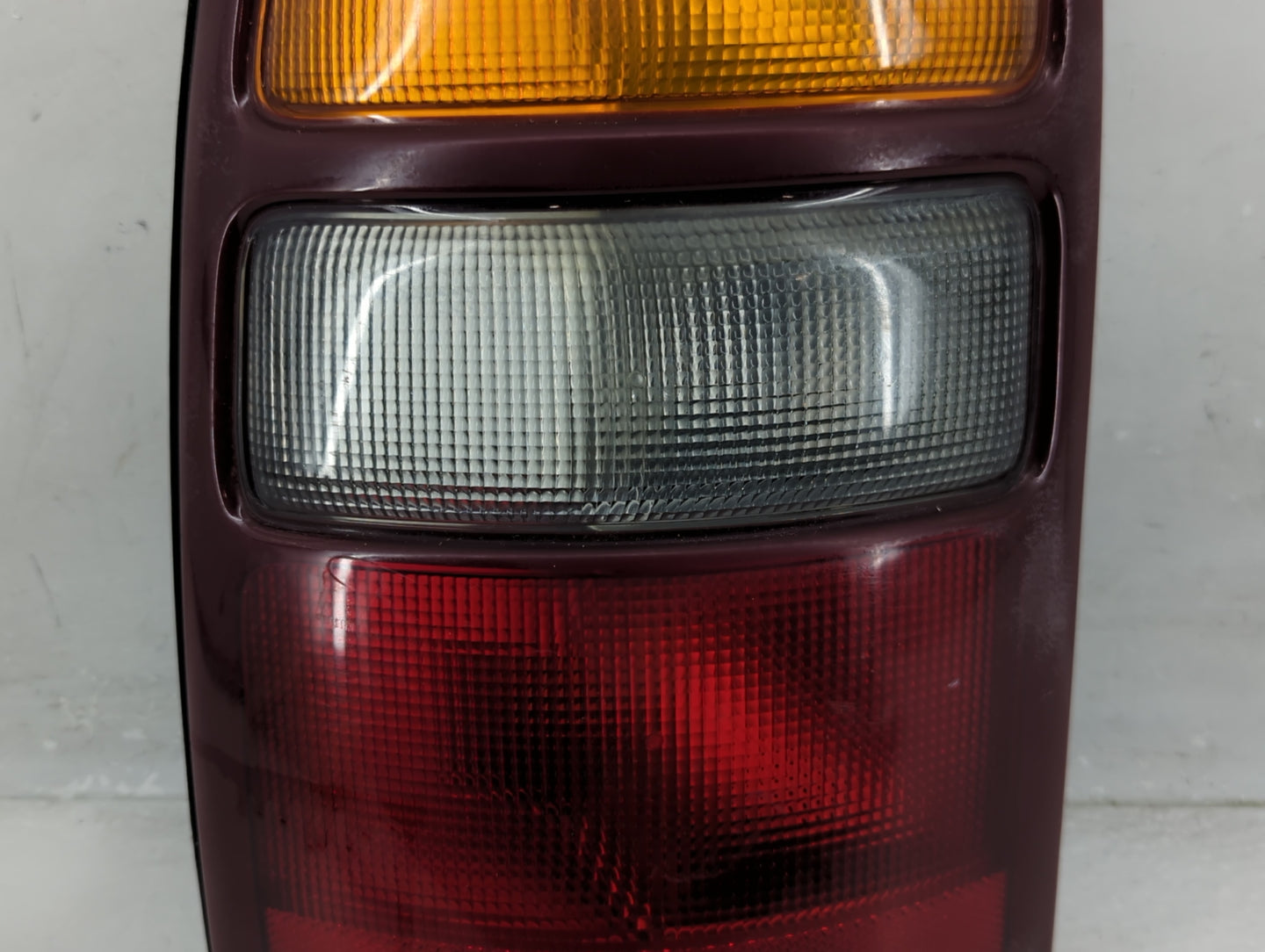 2000-2003 Gmc Yukon Xl 1500 Tail Light Assembly Driver Left OEM P/N:16525375 Fits Fits 2000 2001 2002 2003 OEM Used Auto Par