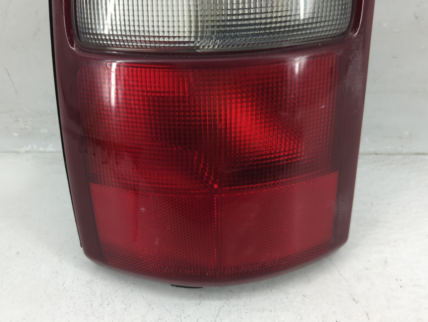 2000-2003 Gmc Yukon Xl 1500 Tail Light Assembly Driver Left OEM P/N:16525375 Fits Fits 2000 2001 2002 2003 OEM Used Auto Par