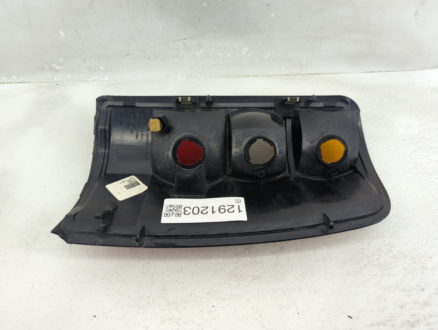 2000-2003 Gmc Yukon Xl 1500 Tail Light Assembly Driver Left OEM P/N:16525375 Fits Fits 2000 2001 2002 2003 OEM Used Auto Par