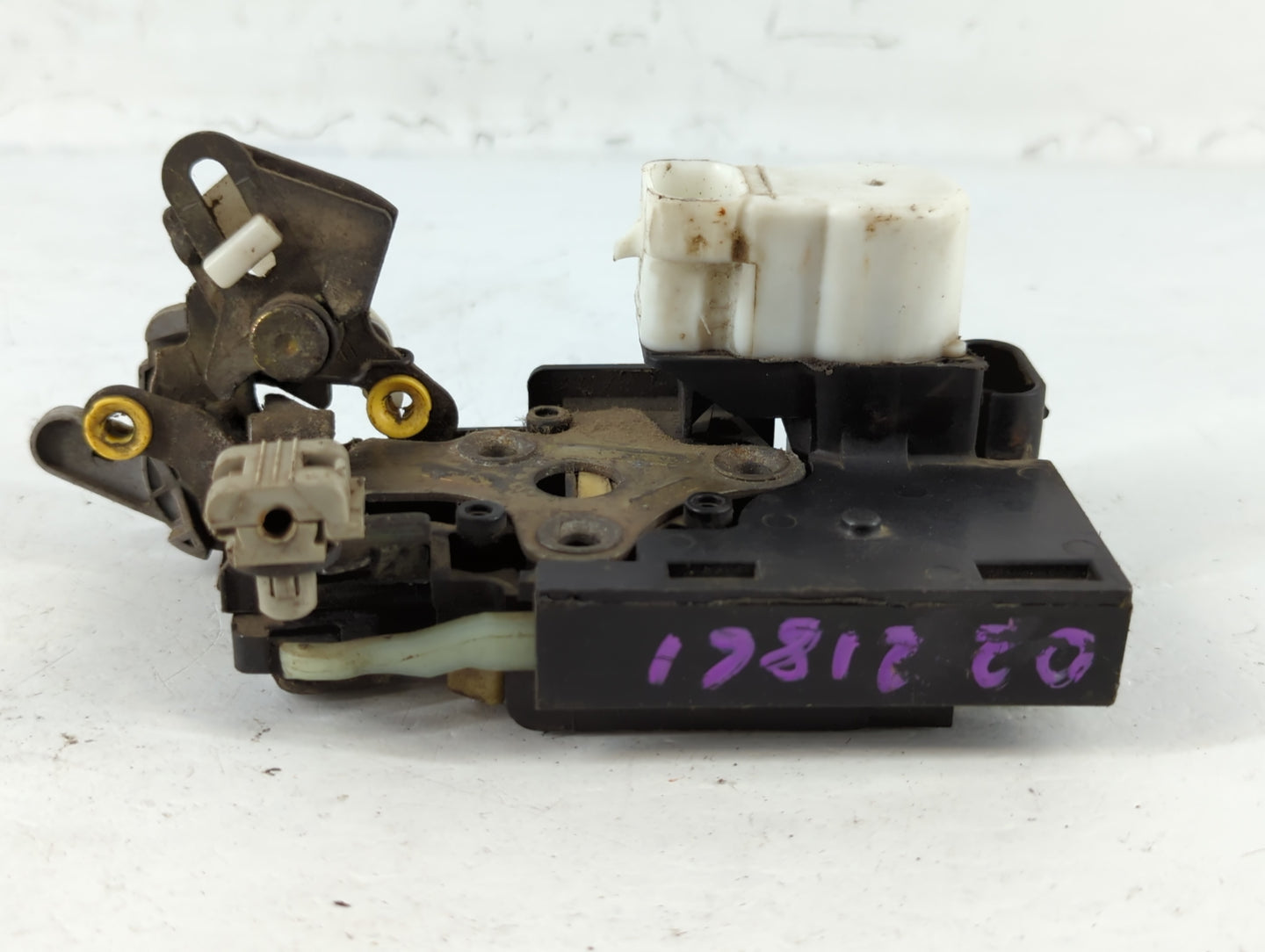 2002 Gmc Yukon Xl 1500 Hood Latch Assembly - Oemusedautoparts1.com