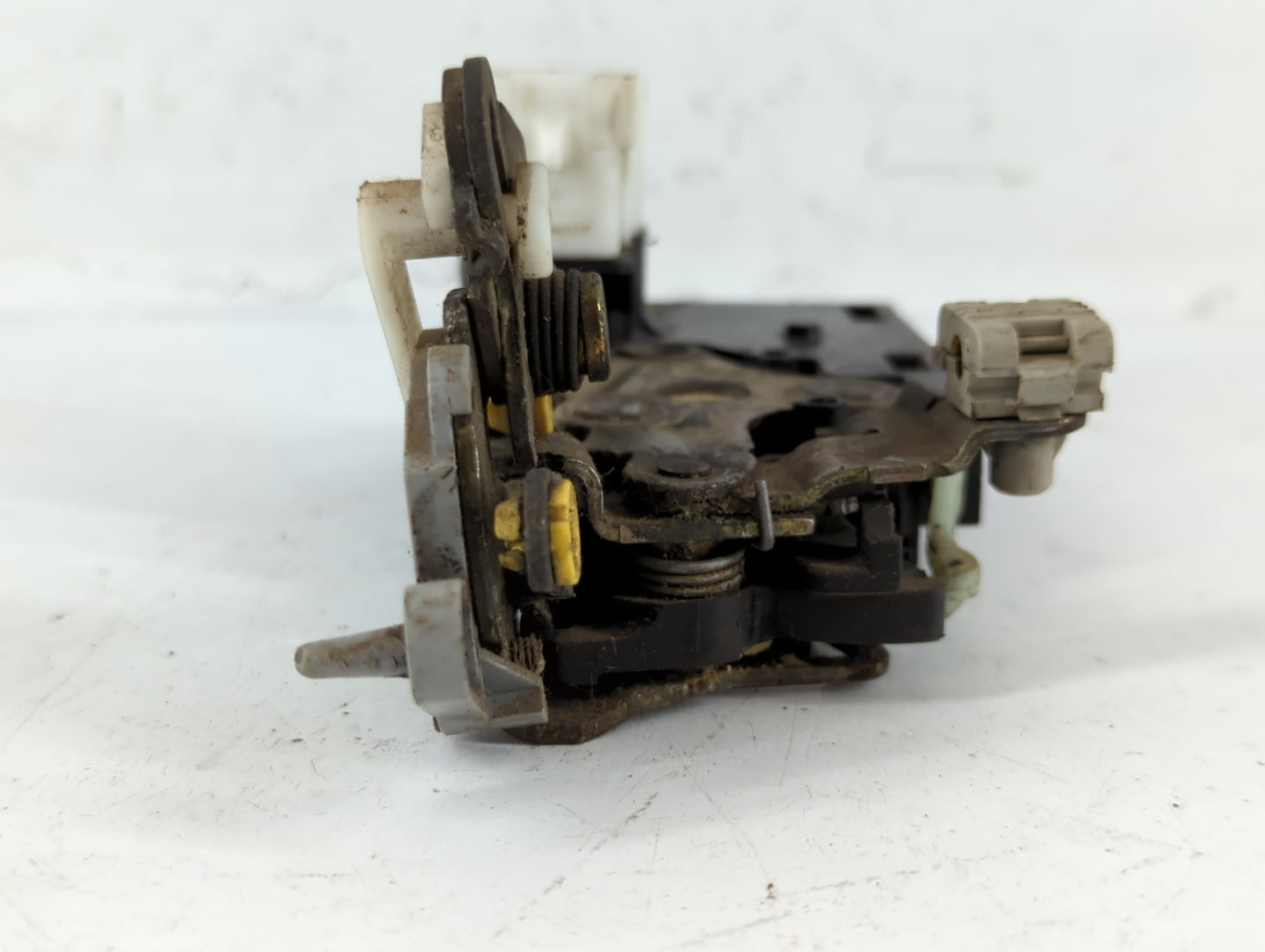 2002 Gmc Yukon Xl 1500 Hood Latch Assembly - Oemusedautoparts1.com