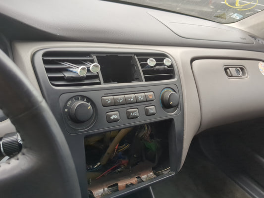 2001-2002 Honda Accord Climate Control Module Temperature AC/Heater Replacement Fits Fits 2001 2002 OEM Used Auto Parts - Oe
