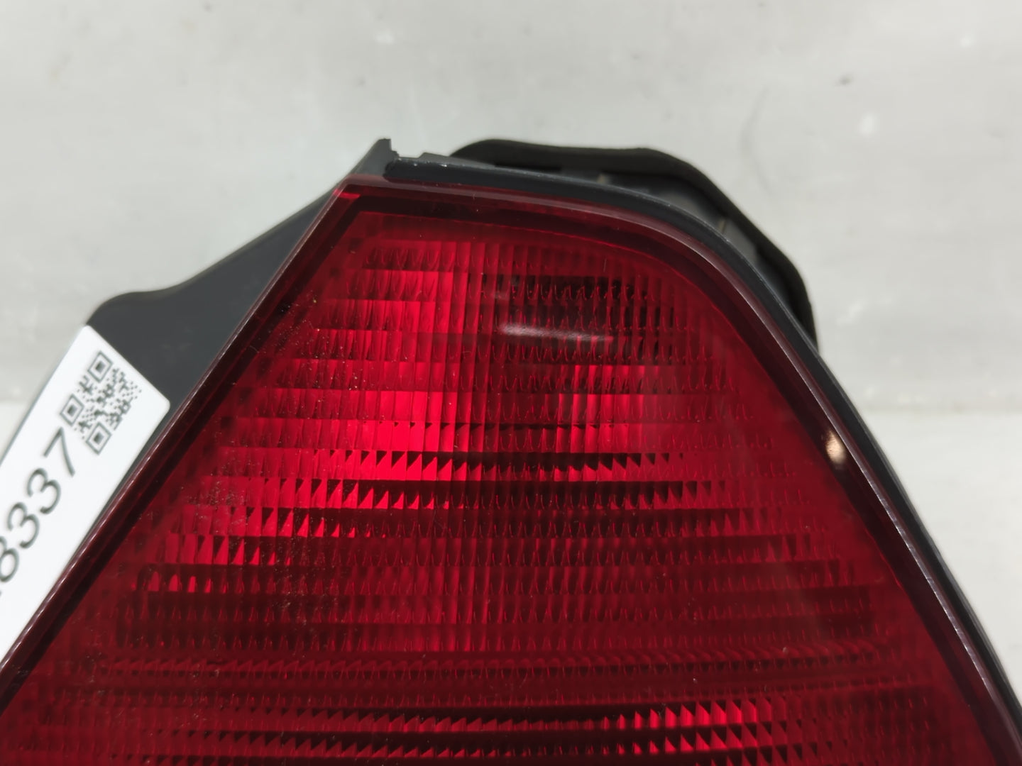 1998-2002 Honda Accord Tail Light Assembly Passenger Right OEM P/N:2VA 938 864 Fits Fits 1998 1999 2000 2001 2002 OEM Used A
