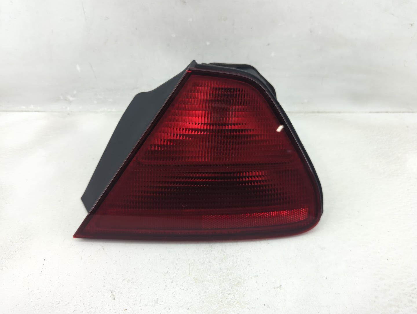 2002 Honda Accord Tail Light Assembly Passenger Right OEM P/N:2VA 938 864 Fits OEM Used Auto Parts - Oemusedautoparts1.com