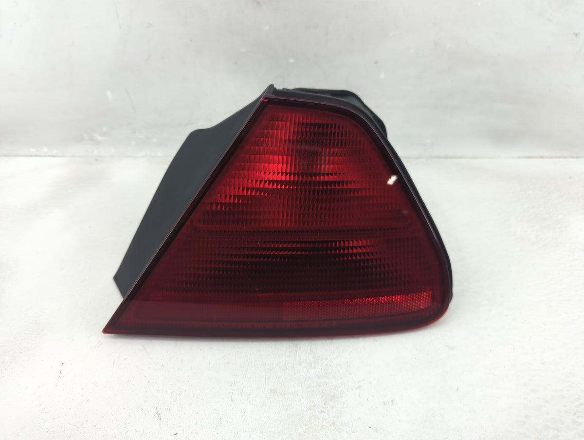 1998-2002 Honda Accord Tail Light Assembly Passenger Right OEM P/N:2VA 938 864 Fits Fits 1998 1999 2000 2001 2002 OEM Used A