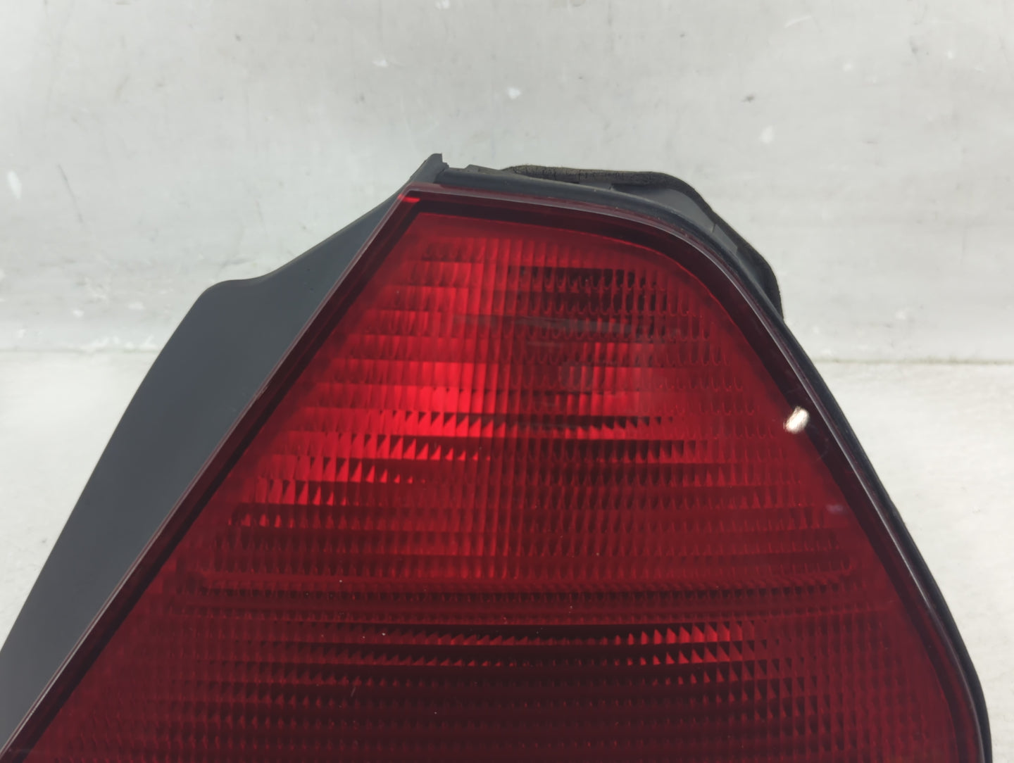 2002 Honda Accord Tail Light Assembly Passenger Right OEM P/N:2VA 938 864 Fits OEM Used Auto Parts - Oemusedautoparts1.com