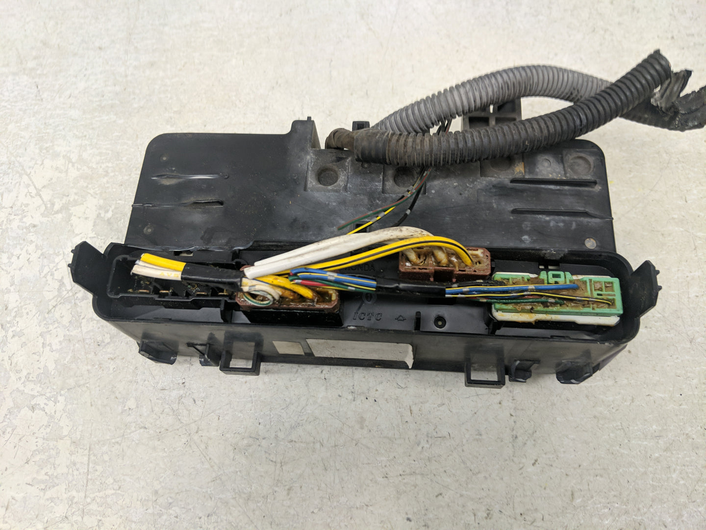 2000-2002 Honda Accord Fusebox Fuse Box Panel Relay Module P/N:617 2K8-B1 Fits Fits 2000 2001 2002 OEM Used Auto Parts - Oem