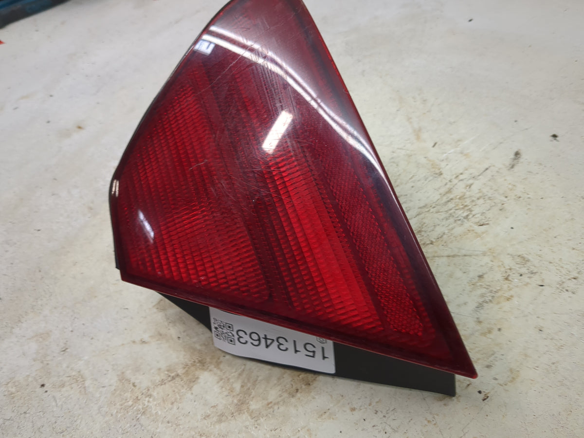 1998-2002 Honda Accord Tail Light Assembly Passenger Right OEM P/N:2VA 938 864 Fits Fits 1998 1999 2000 2001 2002 OEM Used A