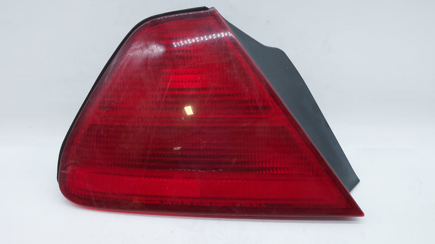 1998-2002 Honda Accord Tail Light Assembly Passenger Right OEM Fits Fits 1998 1999 2000 2001 2002 OEM Used Auto Parts - Oemu