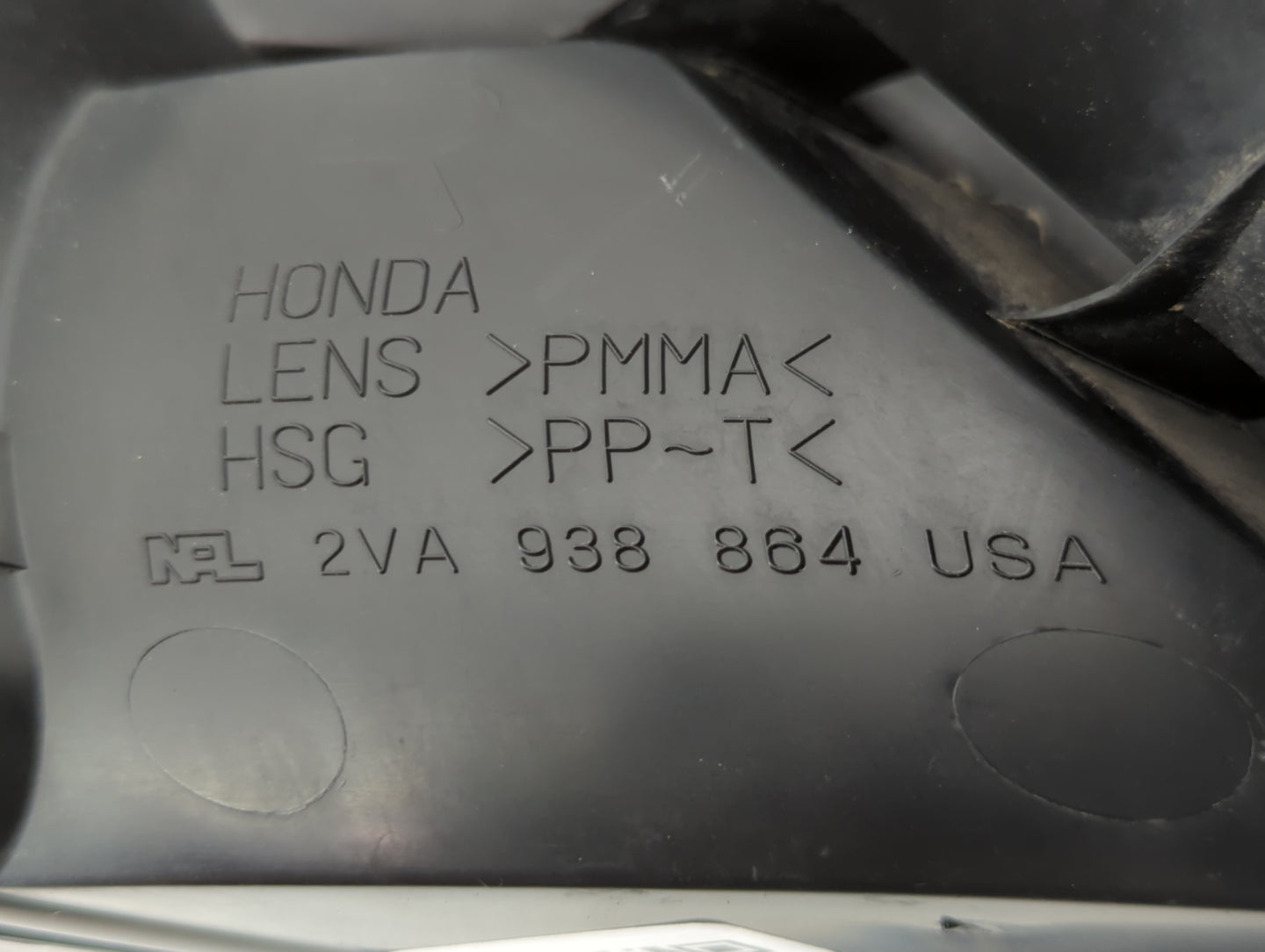 1998-2002 Honda Accord Tail Light Assembly Passenger Right OEM P/N:2VA 938 864 Fits Fits 1998 1999 2000 2001 2002 OEM Used A