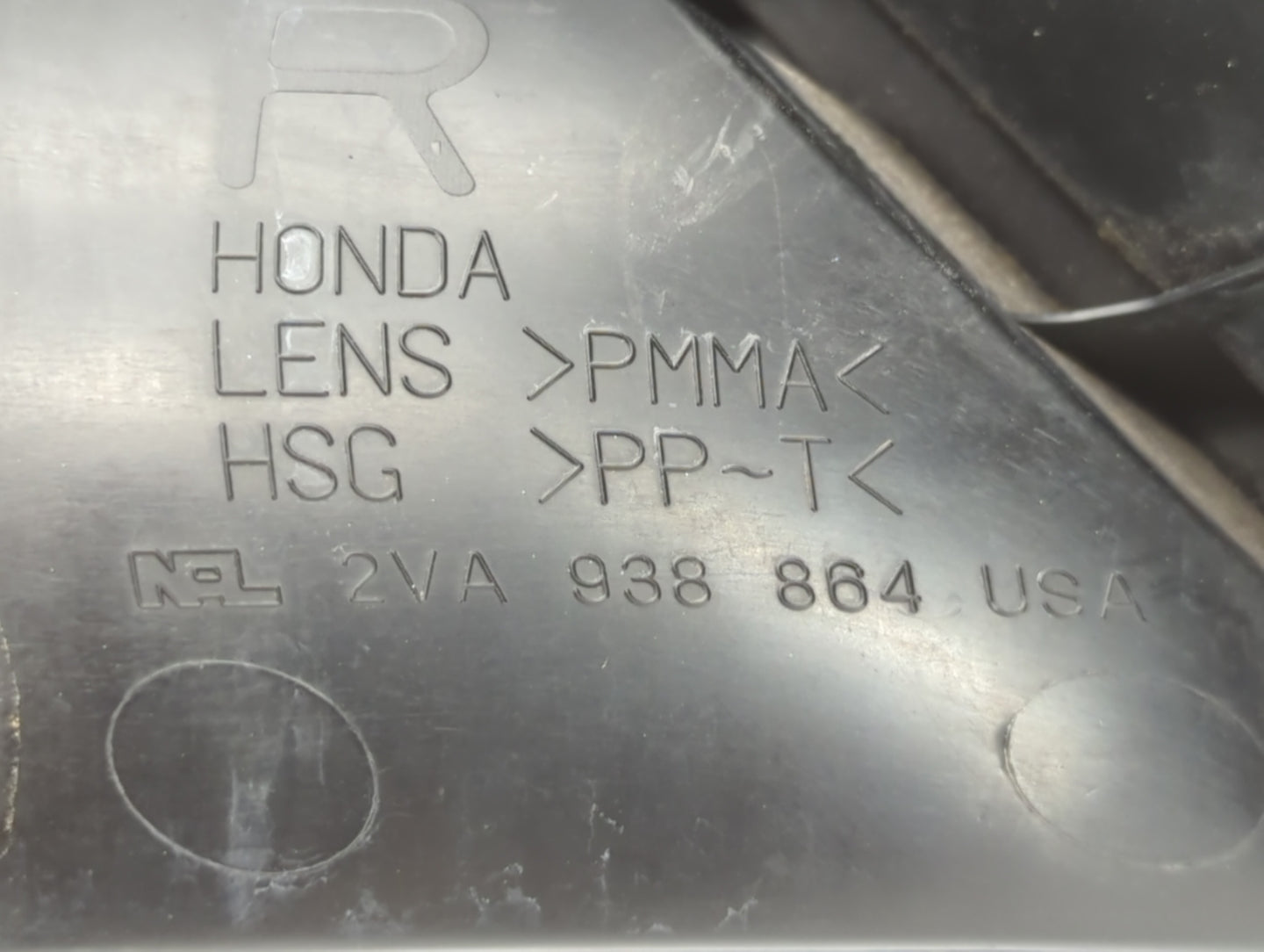 1998-2002 Honda Accord Tail Light Assembly Passenger Right OEM P/N:2VA 938 864 Fits Fits 1998 1999 2000 2001 2002 OEM Used A