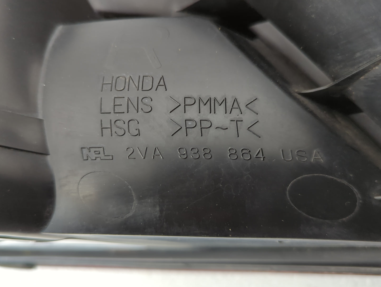 1998-2002 Honda Accord Tail Light Assembly Passenger Right OEM P/N:2VA 938 864 U Fits Fits 1998 1999 2000 2001 2002 OEM Used