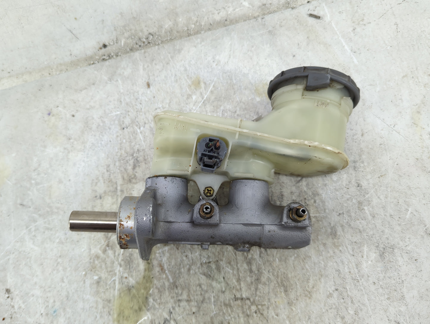 2001-2005 Honda Civic Brake Master Cylinder 1490511 - Oemusedautoparts1.com
