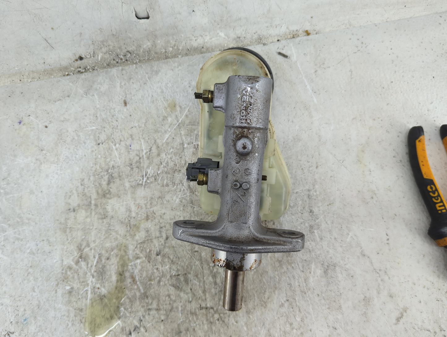 2001-2005 Honda Civic Brake Master Cylinder 1490511 - Oemusedautoparts1.com