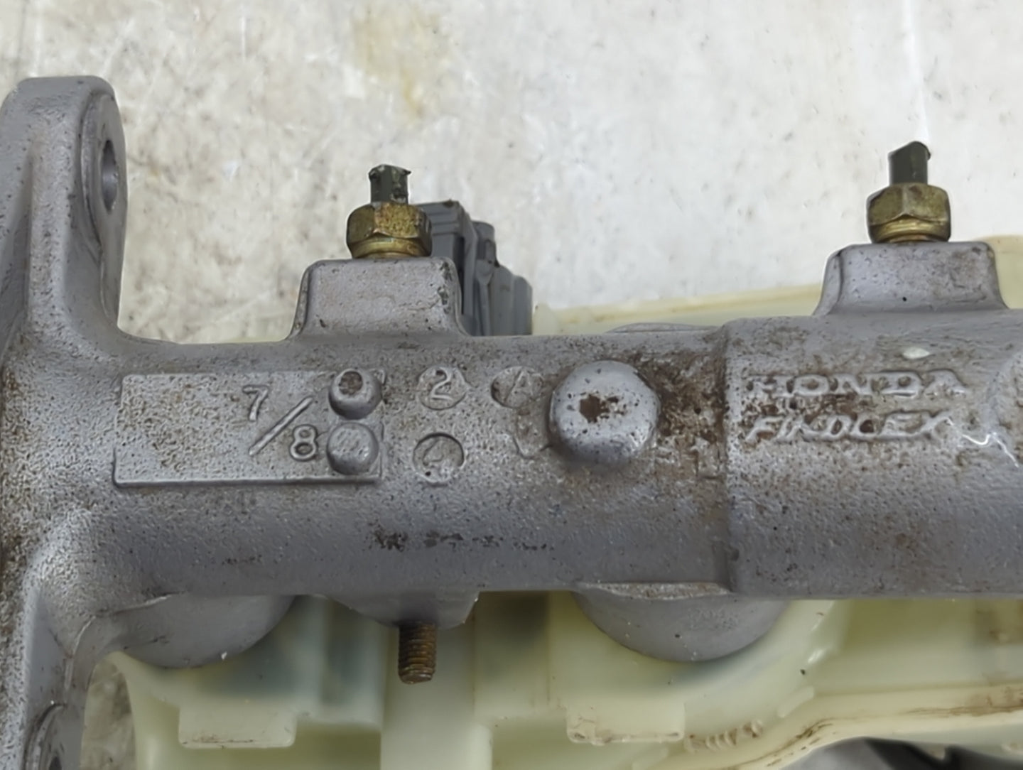 2001-2005 Honda Civic Brake Master Cylinder 1490511 - Oemusedautoparts1.com