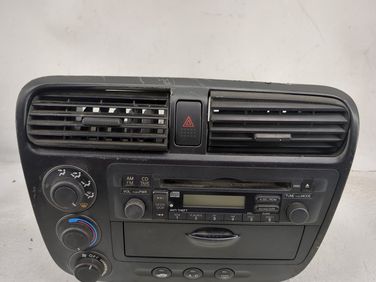 2001-2002 Honda Civic Radio AM FM Cd Player Receiver Replacement Fits Fits 2001 2002 OEM Used Auto Parts - Oemusedautoparts1