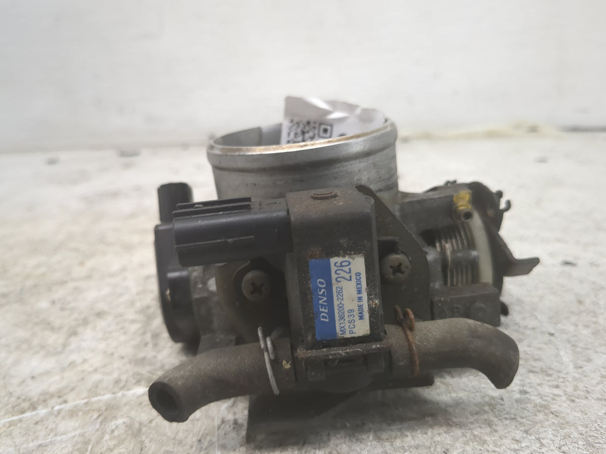 2001-2005 Honda Civic Throttle Body P/N:MX137800-2262 MX136200-2262 Fits Fits 2001 2002 2003 2004 2005 OEM Used Auto Parts -