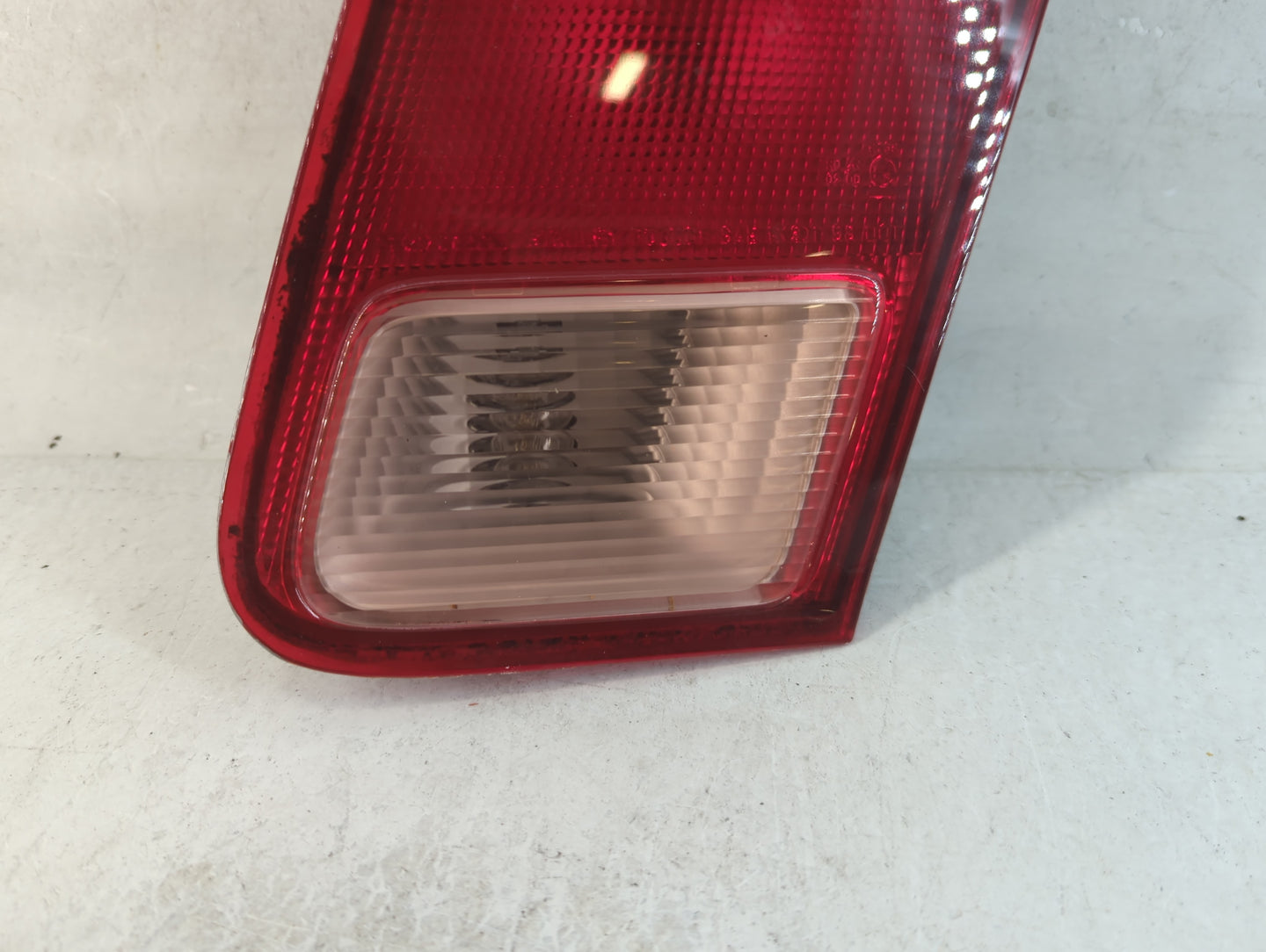 2001-2002 Honda Civic Tail Light Assembly Passenger Right OEM P/N:7440 W21W Fits Fits 2001 2002 OEM Used Auto Parts - Oemuse