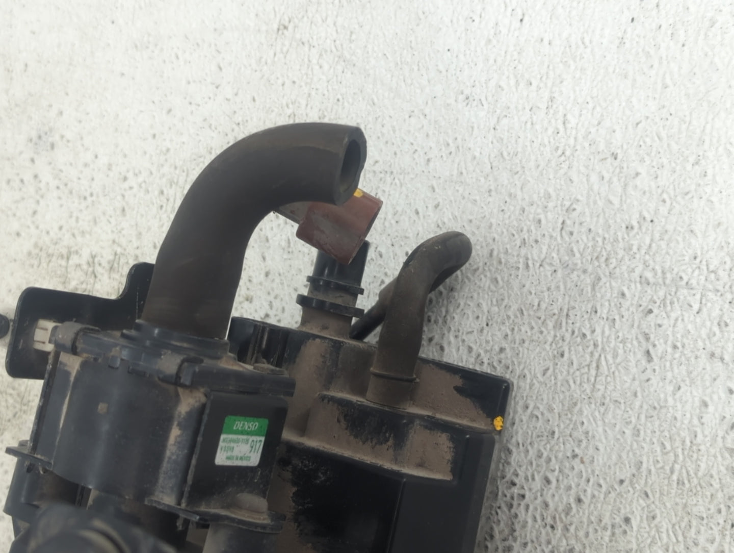 2002 Honda Cr-v Fuel Vapor Charcoal Canister - Oemusedautoparts1.com