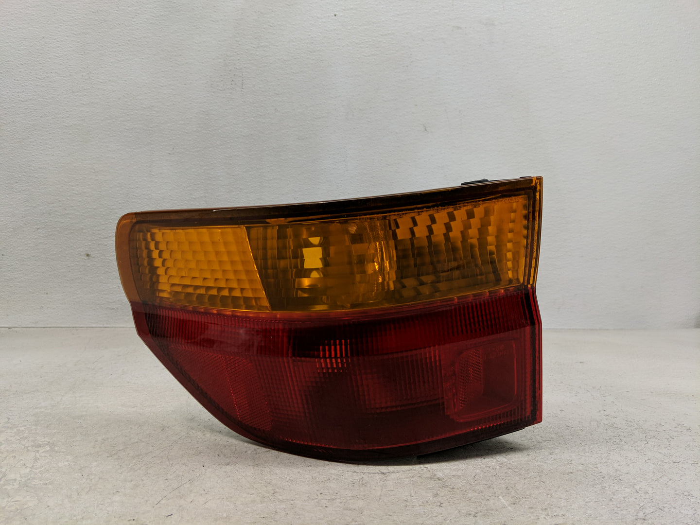 2002-2004 Honda Odyssey Tail Light Assembly Passenger Right OEM Fits Fits 2002 2003 2004 OEM Used Auto Parts - Oemusedautopa