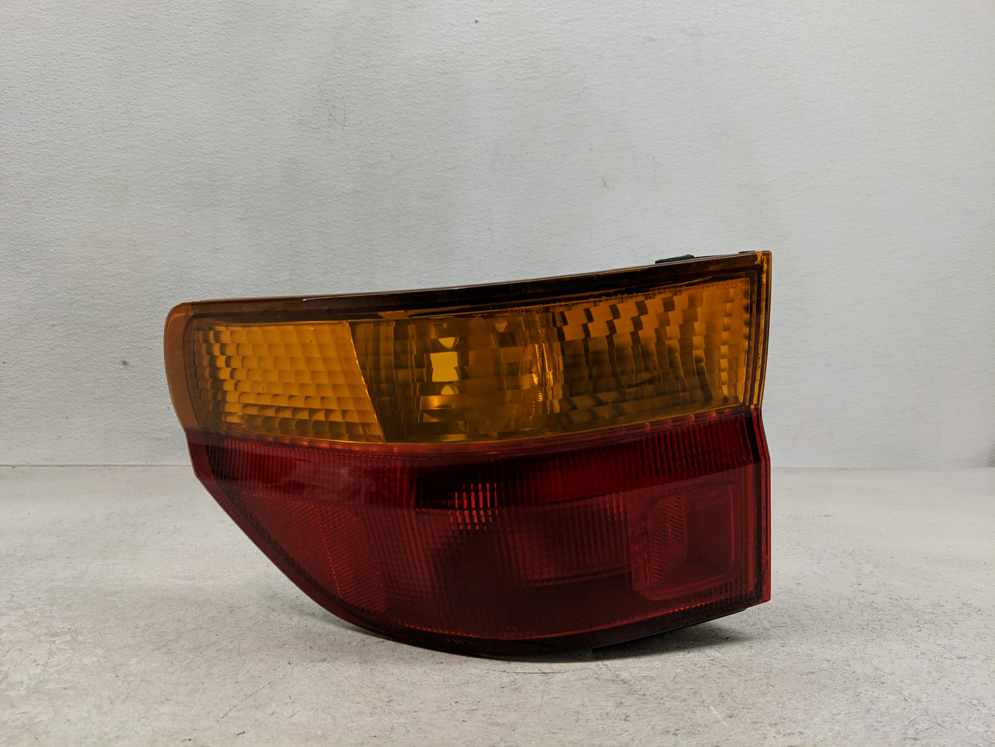 2002-2004 Honda Odyssey Tail Light Assembly Passenger Right OEM Fits Fits 2002 2003 2004 OEM Used Auto Parts - Oemusedautopa