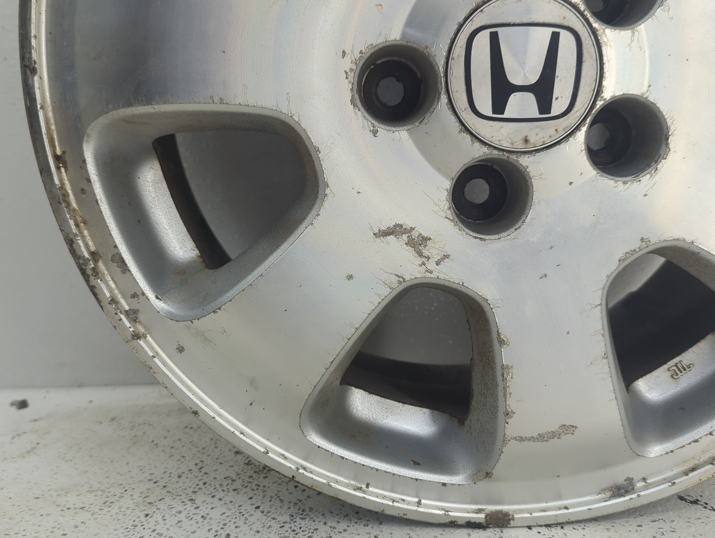 2002-2004 Honda Odyssey Oem Wheel Rim 883957 - Oemusedautoparts1.com