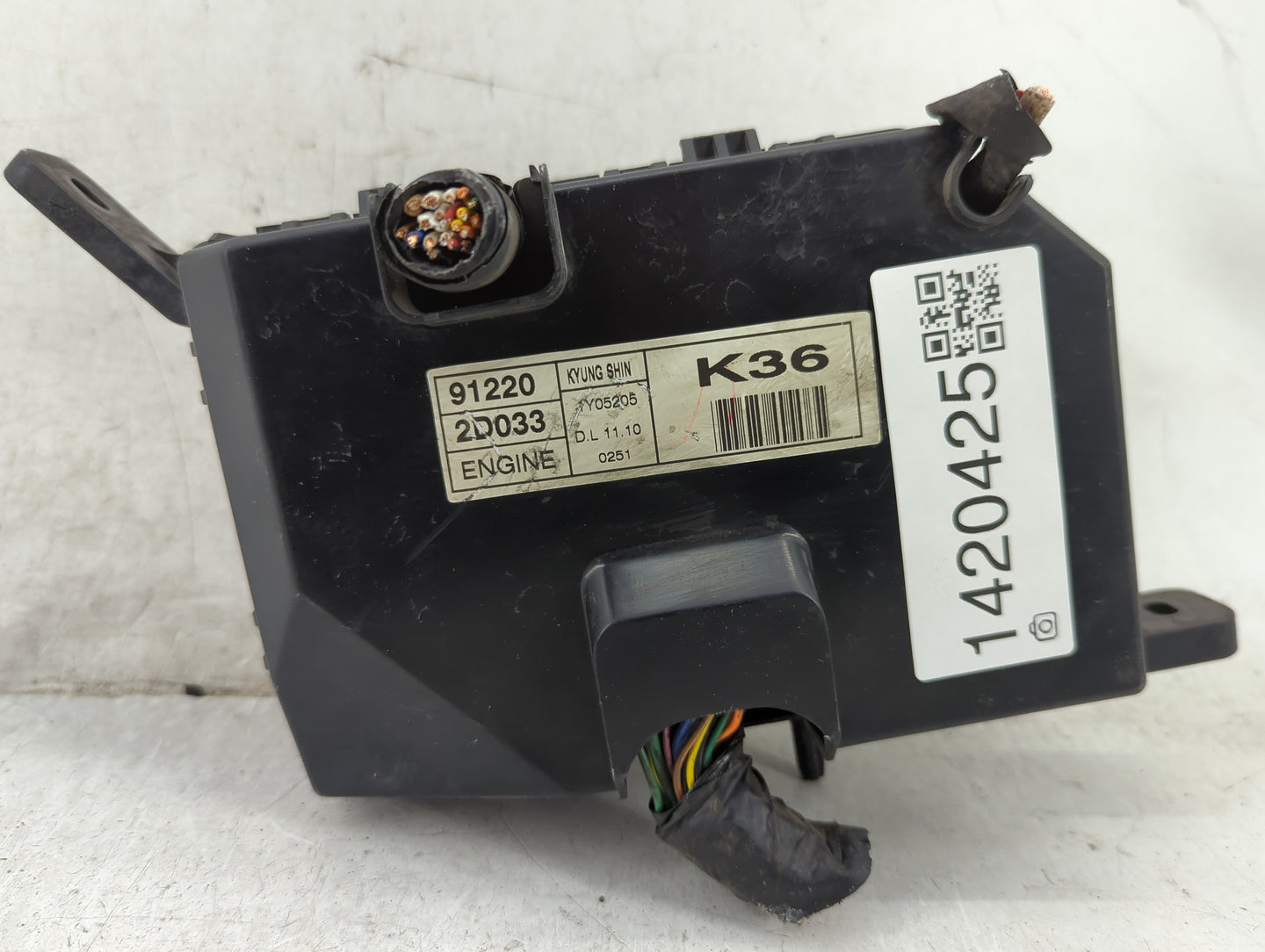 2001-2003 Hyundai Elantra Fusebox Fuse Box Panel Relay Module P/N:91220 2D033 912202D033 Fits Fits 2001 2002 2003 OEM Used A