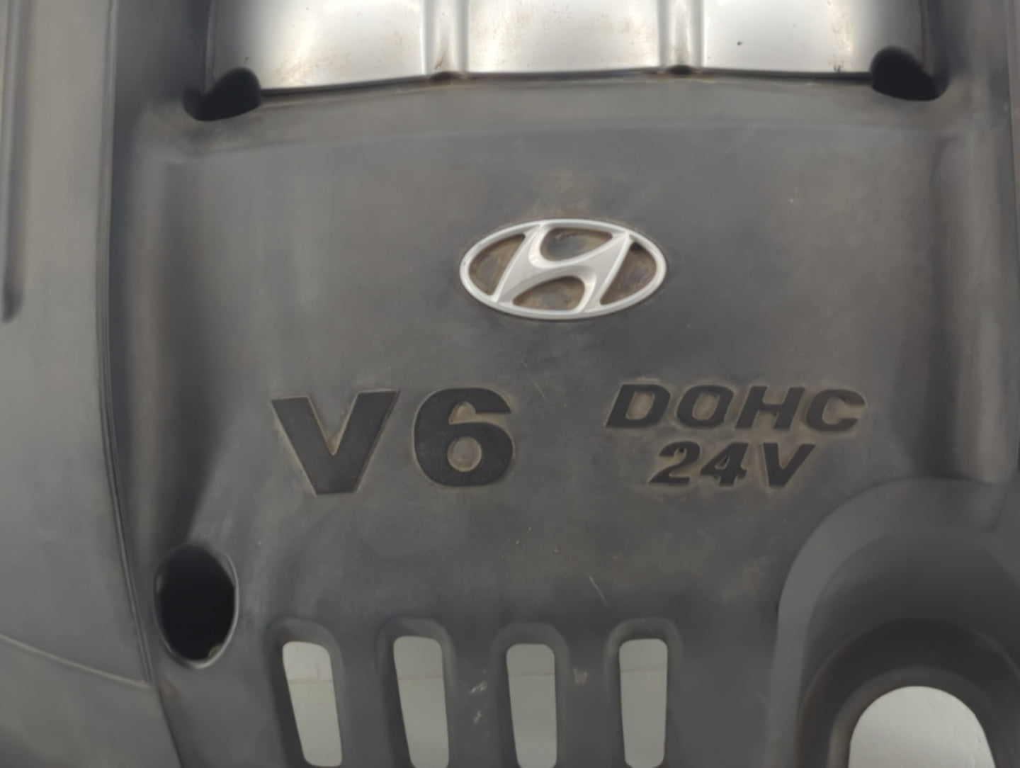 2002 Hyundai Santa Fe Engine Cover - Oemusedautoparts1.com