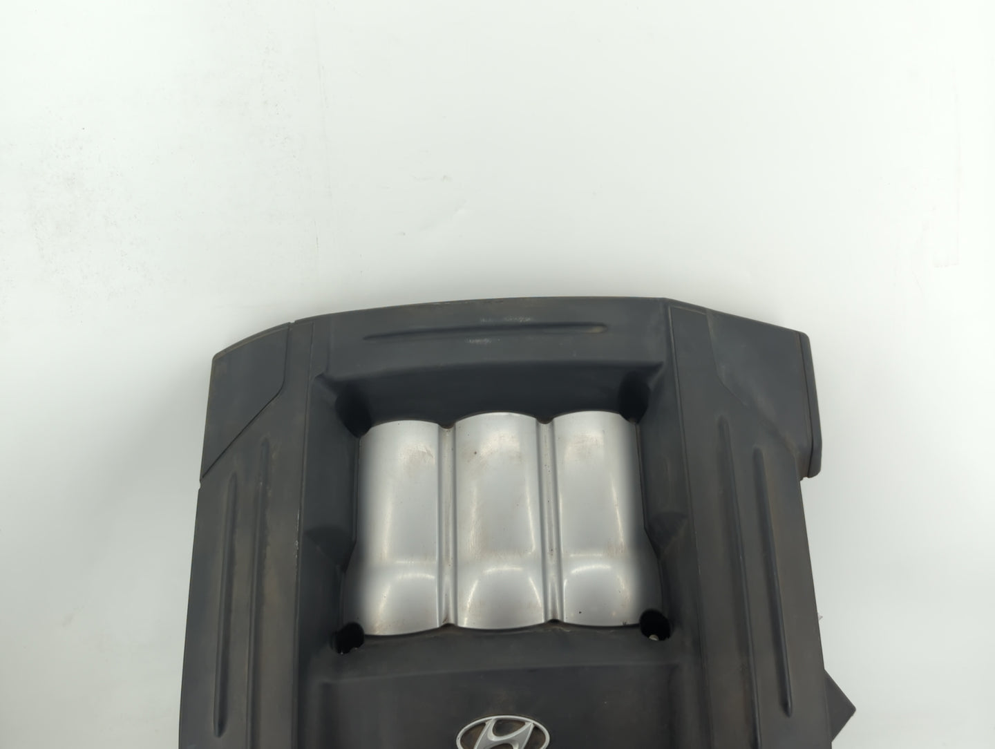2002 Hyundai Santa Fe Engine Cover - Oemusedautoparts1.com