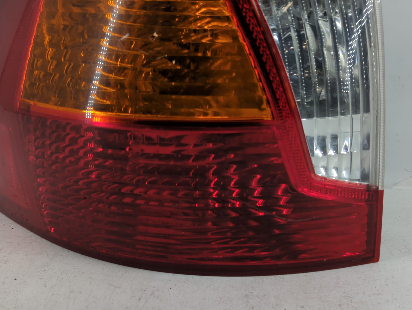 2001-2004 Hyundai Santa Fe Tail Light Assembly Driver Left OEM Fits Fits 2001 2002 2003 2004 OEM Used Auto Parts - Oemusedau